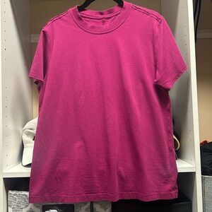 LULULEMON tshirt